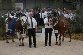 les championnes normandes avec les éleveurs du concours