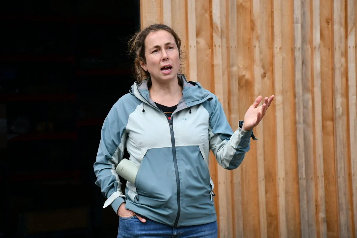 Mathilde Simonneaux présente sa ferme - Illustration Farine, jus de pomme et brebis  se complètent sur la ferme