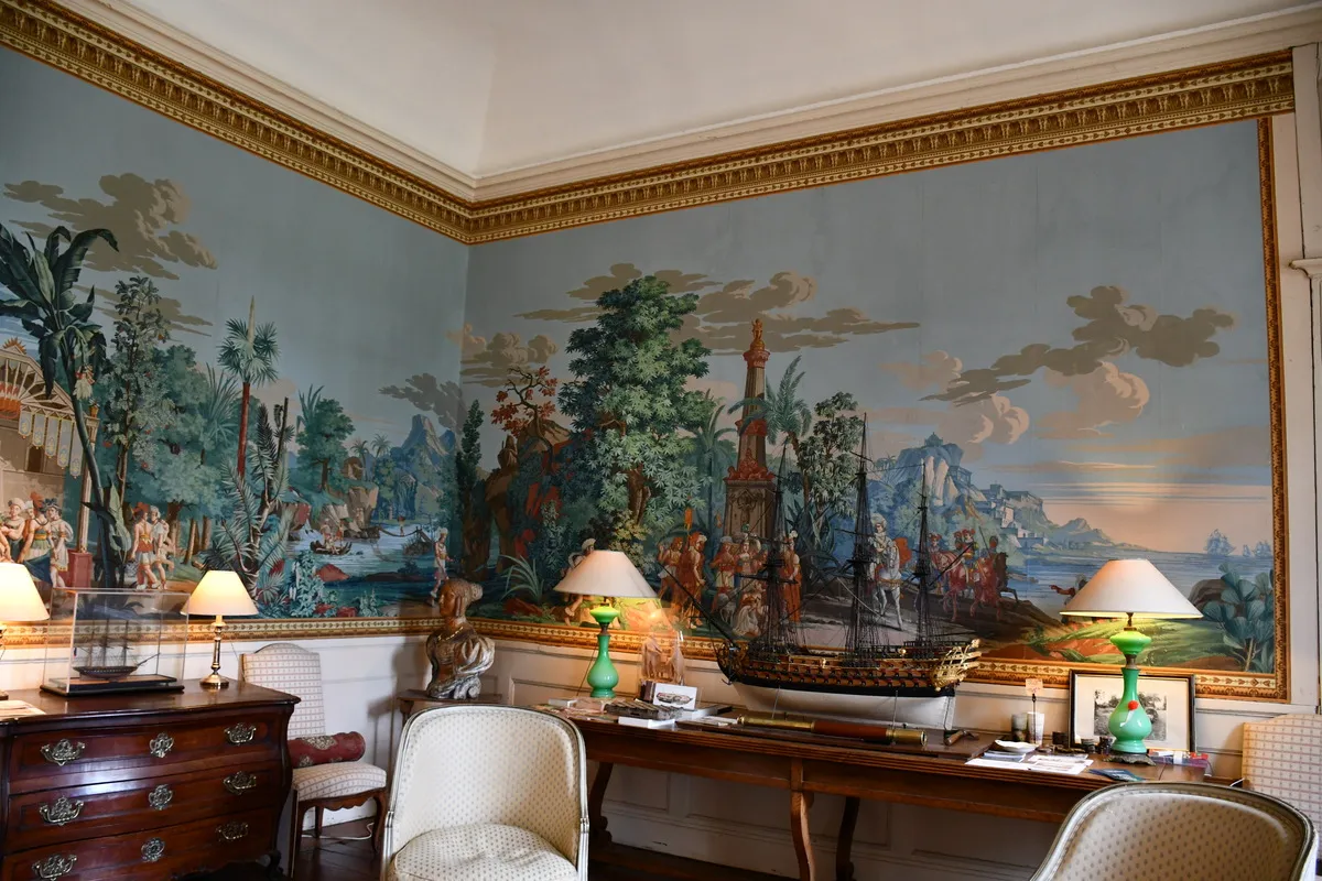 Le papier peint dans le salon de la malouinière