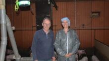 Pierre Yves Fiche et Dorothée Desson dans une salle équipée de picros pour détecter la toux.jpg