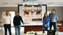 Les responsables du concours à côté de l'affiche du national normand