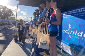 Des coureurs de la Corrida de Langueux sur le podium