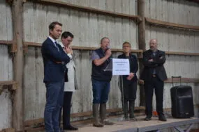 Des élus à la tribune