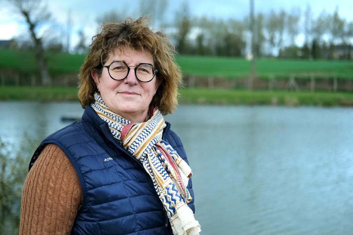 Sylvie Roudaut, une agricultrice devant un étang - Illustration Sylvie Roudaut : Une éleveuse engagée au service des autres
