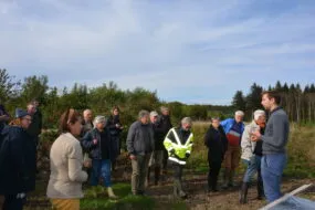 visite de groupe d'une exploitation forestière à Bannalec dans le Finistère