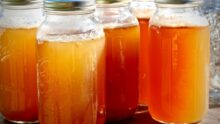 plusieurs verres de cidre de pomme