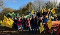 Une mobilisation de sympathisants de la Confédération Paysanne en Bretagne