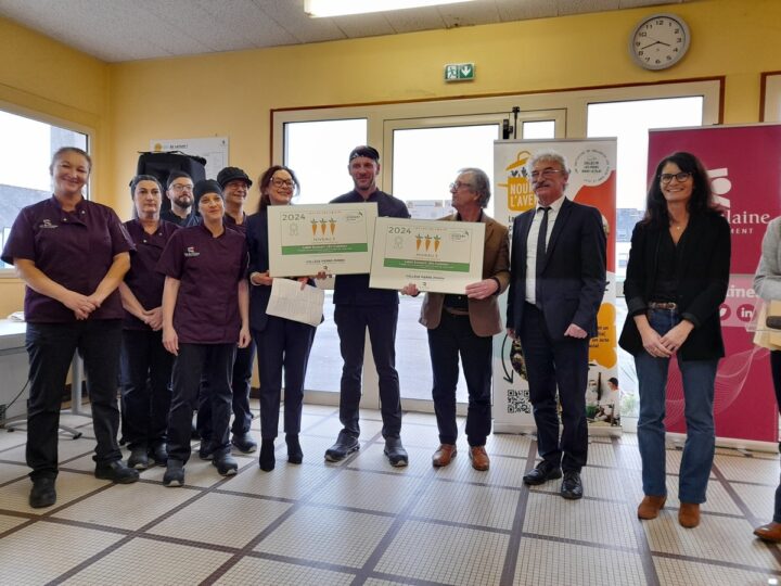 La remise des prix dans une salle