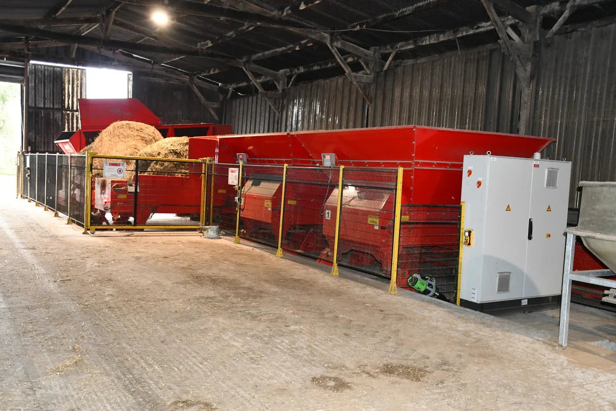 Vue sur les cellules de stockage d'aliment bovin