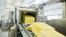 cubes de beurre dans l'industrie laitière
