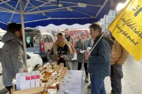 La Confédération paysanne sur le marché de Morlaix