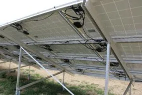 Optimiseurs de puissance sous les panneaux solaires