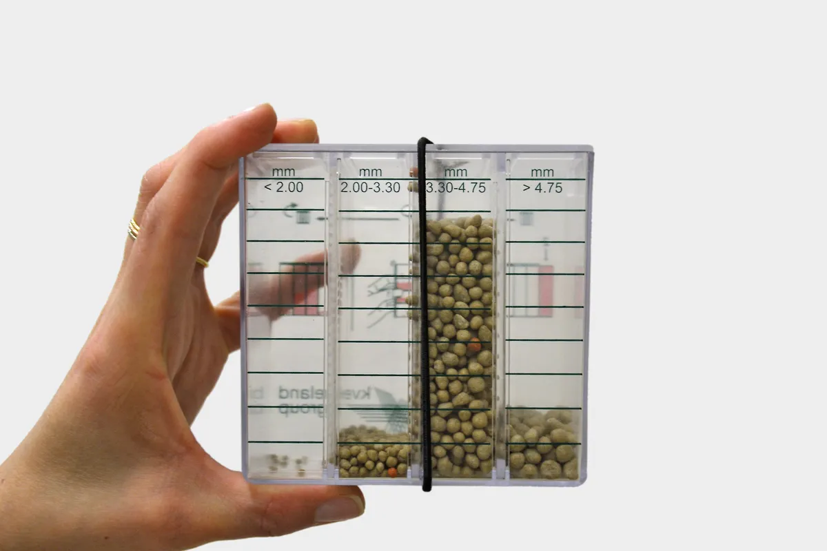 Un granulomètre qui définit la taille des granulés d'engrais