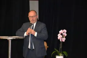 Laurent Duplomb, sénateur LR de Haute-Loire à une tribune