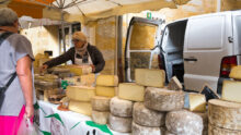 Une vente directe de fromage