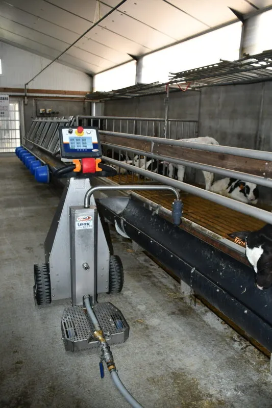 La Mobilaite tire le tuyau d'aliment lacté.