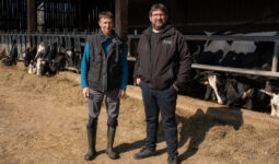 2025-03-11-temoignage-agriculteur-tc-nutrition-bovine-echange-cereales-aliment-loheac-agriculteur-franck-pavoine-tc-jean-pierre-le-lausque-35-8.jpg