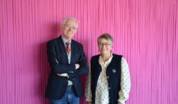 Dominique Gautier, présidente d'Agriculteurs de Bretagne, et Mac Lesggy, animateur de l'émission E=M6