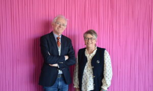 Dominique Gautier, présidente d'Agriculteurs de Bretagne, et Mac Lesggy, animateur de l'émission E=M6