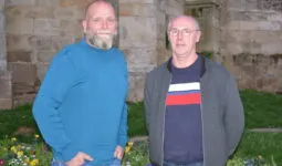 Jérôme Fröhlich, président l’association des salariés du Morbihan (à gauche) et Jean-Luc Hilary, son prédécesseur.