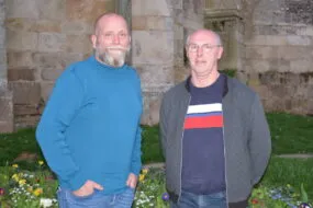 Jérôme Fröhlich, président l’association des salariés du Morbihan (à gauche) et Jean-Luc Hilary, son prédécesseur.