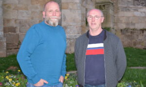 Jérôme Fröhlich, président l’association des salariés du Morbihan (à gauche) et Jean-Luc Hilary, son prédécesseur.