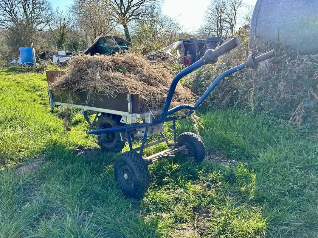 La brouette électrique est polyvalente.