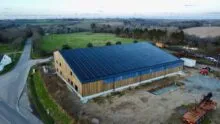 vue drone d'un bâtiment agricole