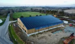 vue drone d'un bâtiment agricole