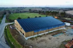 vue drone d'un bâtiment agricole