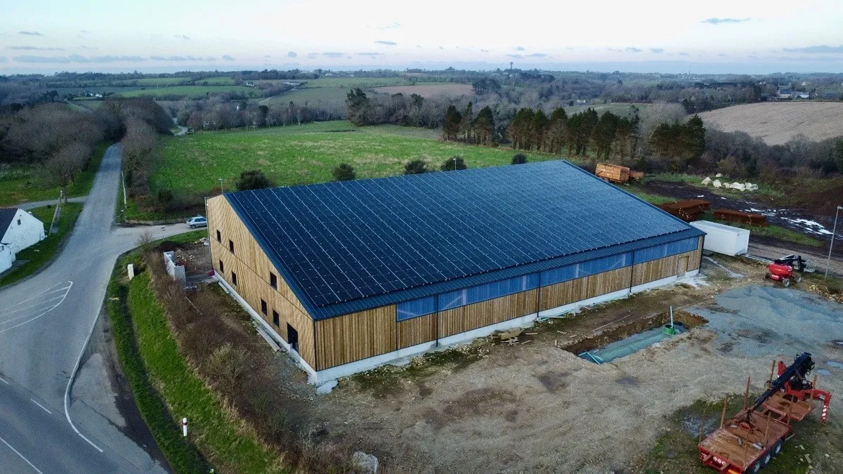 vue drone d'un bâtiment agricole - Illustration Meilleur confort  à Confort-Meilars