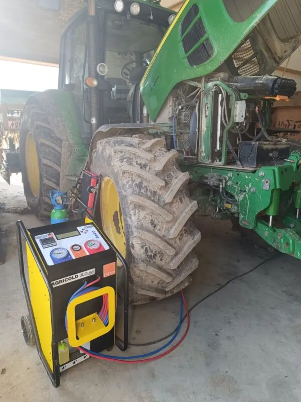 Les deux stations de climatisation permettent d'intervenir simultanément sur deux équipements.