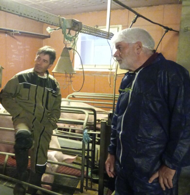 Alain Gicquel, éleveur à Loudéac (à gauche), et le Professeur G. Reiner