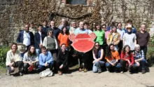Les participants posent pour une photo souvenir