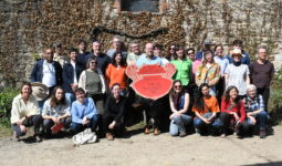 Les participants posent pour une photo souvenir