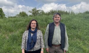 Les responsables professionnels devant de l'herbe