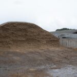 Un silo d'ensilage sur un élevage laitier.