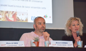 Benoit Cornec et Pascale Madec à une tribune