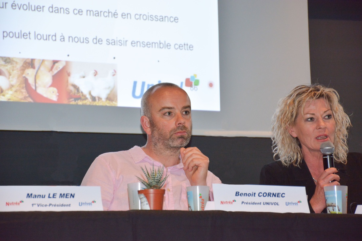 Benoit Cornec et Pascale Madec à une tribune - Illustration Univol mise sur le poulet lourd sexé
