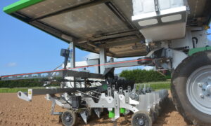 Robot Farmdroid dans un champ