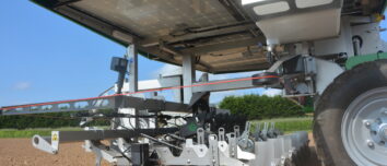 Robot Farmdroid dans un champ