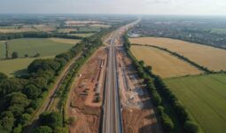 Vue aérienne d'une construction de route