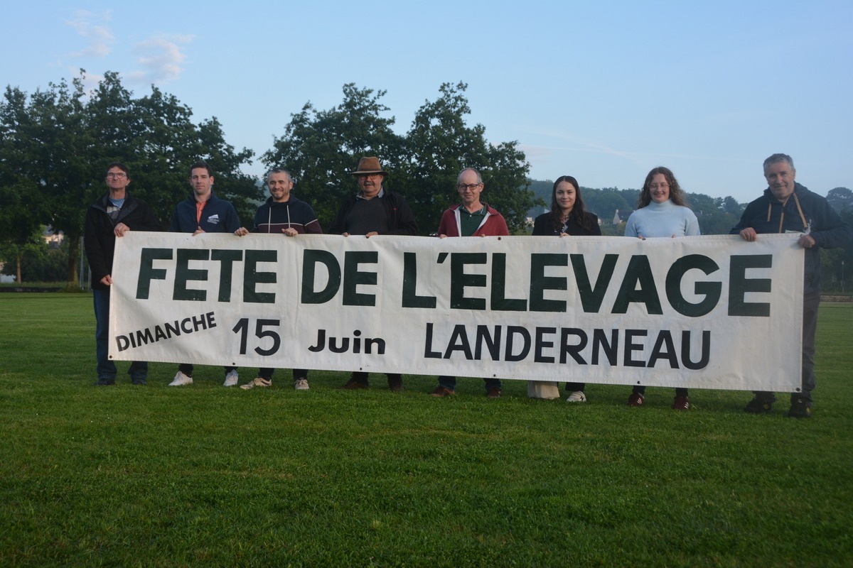 Des personnes avec une banderolle - Illustration Un concours dans la ville