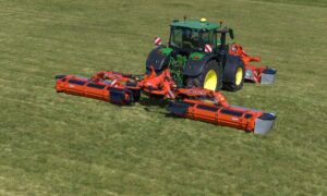 Un tracteur et un groupe de fauche à vis Kuhn dans un champ