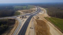 Vue aérienne de construction d'une autoroute