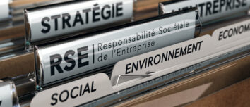 Des étiquettes dans un classeur de rangement de dossier