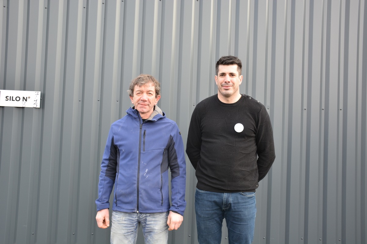 Joël Le Bras, éleveur et Clément Touati, commercial chez Quénéa.