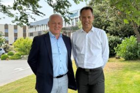 Deux hommes