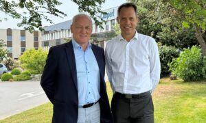 Deux hommes