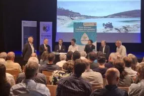 Une assemblée lors d'une réunion